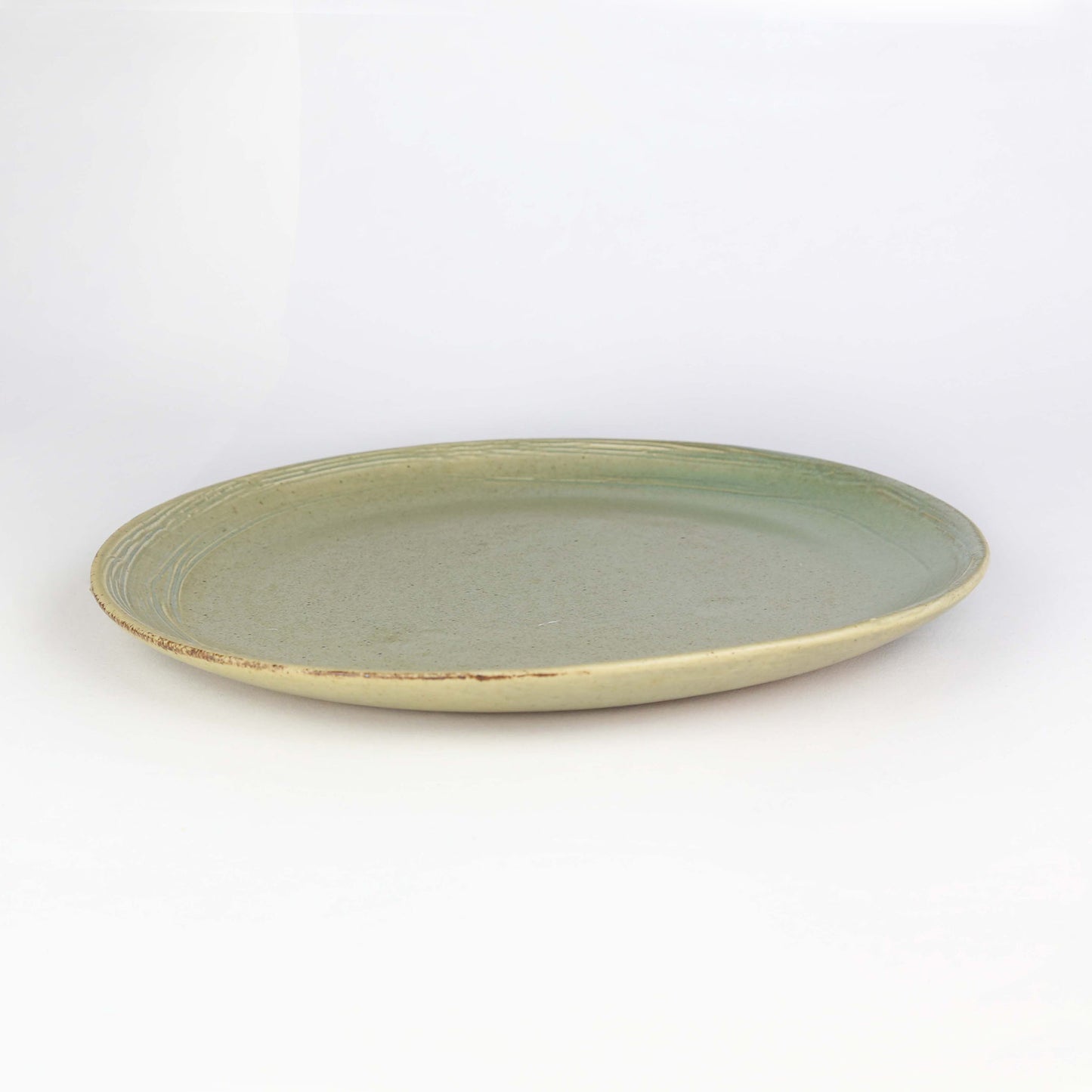 Side view of dinner plate from or Pandan collection. This moss colour collection has a lovely earthen tone, setting an elegant rustic look to your table.